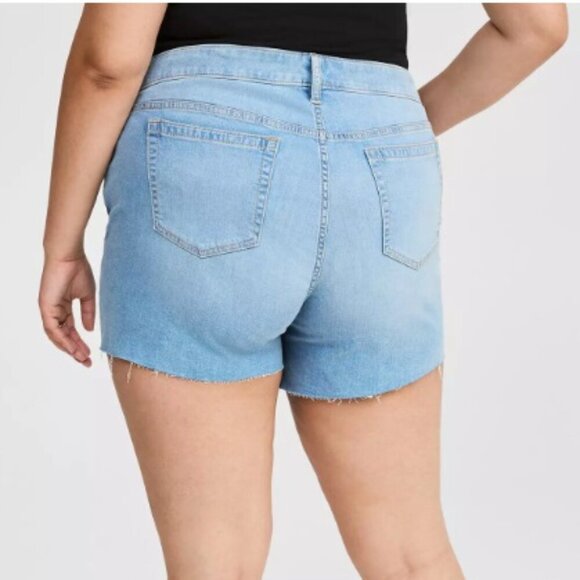 Torrid 5 Inch Perfect Boyfriend Classic Denim Mid-Rise Short - Picture 7 of 8